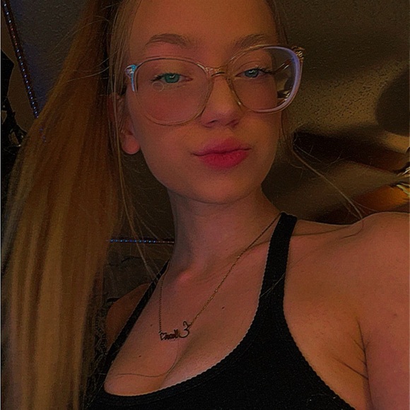 Meet your Posher, Lyn - Picture 2 of 5